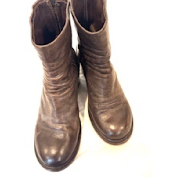 Stylish Brown Ankle Boots - Picture 3 of 5